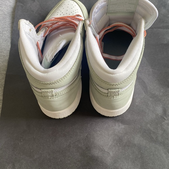 Nike Air Jordan 1 Retro Seafoam   Athletic Shoes Sneakers CU0449-002 - Picture 2 of 6